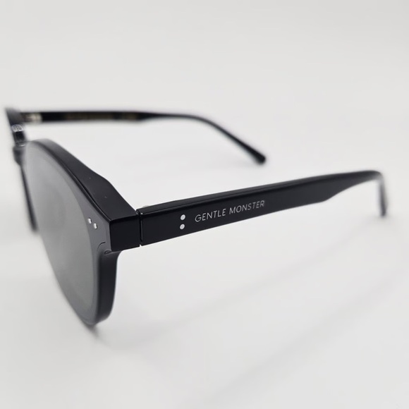 Stylish Black Sunglasses - Picture 3 of 7